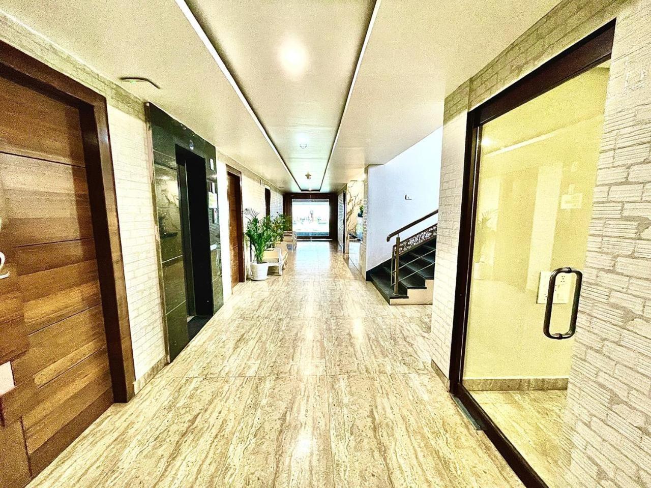 Gr Palace, In Front Of Sea-Beach With Breakfast, Swimming-Pool, Fully Air-Conditioned, Hotel With Parking Availability Пури Экстерьер фото