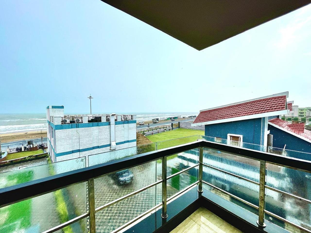 Gr Palace, In Front Of Sea-Beach With Breakfast, Swimming-Pool, Fully Air-Conditioned, Hotel With Parking Availability Пури Экстерьер фото