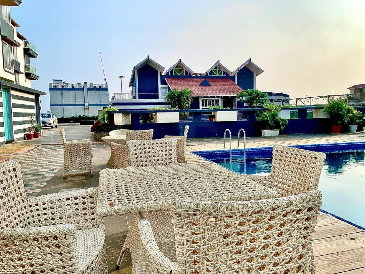 Gr Palace, In Front Of Sea-Beach With Breakfast, Swimming-Pool, Fully Air-Conditioned, Hotel With Parking Availability Пури Экстерьер фото