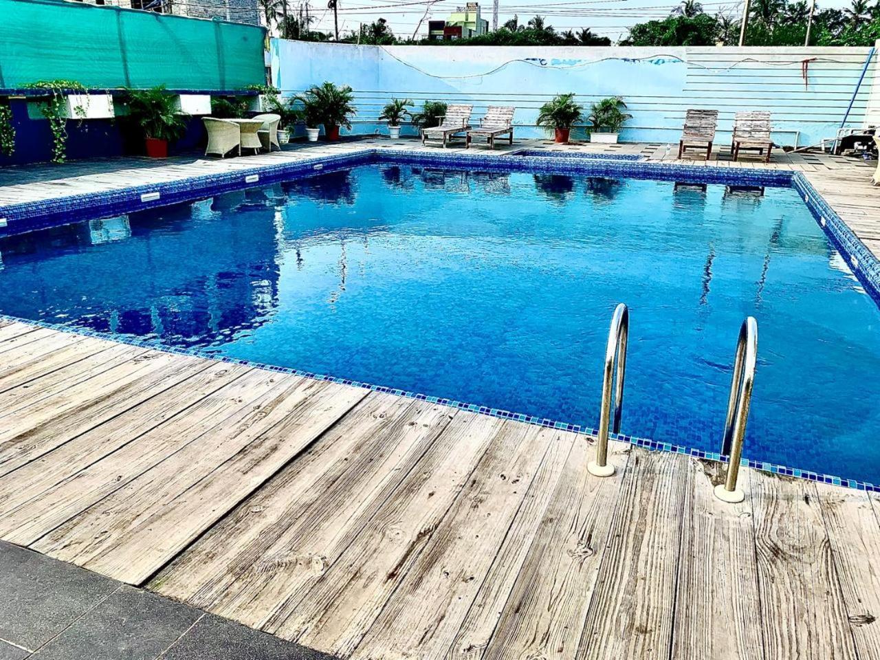Gr Palace, In Front Of Sea-Beach With Breakfast, Swimming-Pool, Fully Air-Conditioned, Hotel With Parking Availability Пури Экстерьер фото