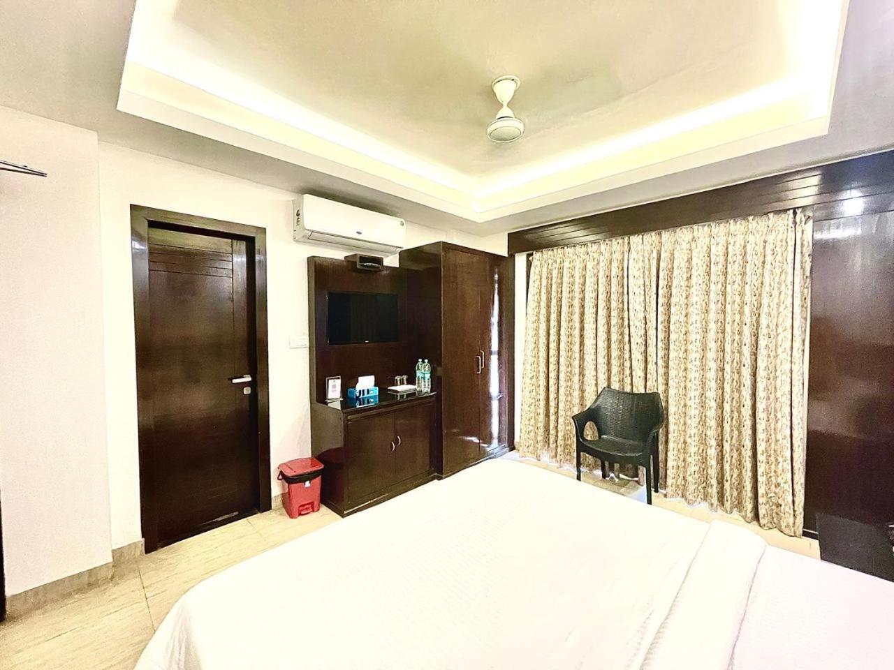 Gr Palace, In Front Of Sea-Beach With Breakfast, Swimming-Pool, Fully Air-Conditioned, Hotel With Parking Availability Пури Экстерьер фото