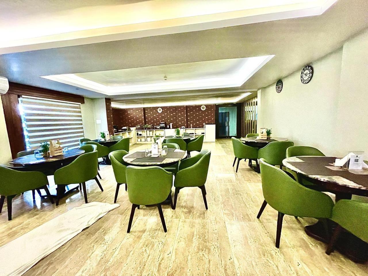 Gr Palace, In Front Of Sea-Beach With Breakfast, Swimming-Pool, Fully Air-Conditioned, Hotel With Parking Availability Пури Экстерьер фото