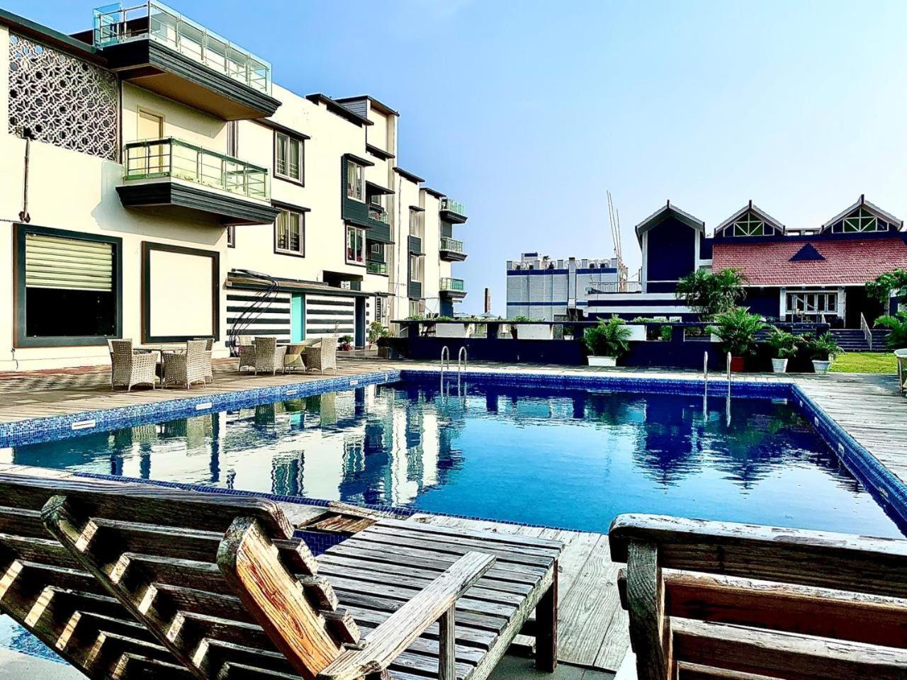 Gr Palace, In Front Of Sea-Beach With Breakfast, Swimming-Pool, Fully Air-Conditioned, Hotel With Parking Availability Пури Экстерьер фото