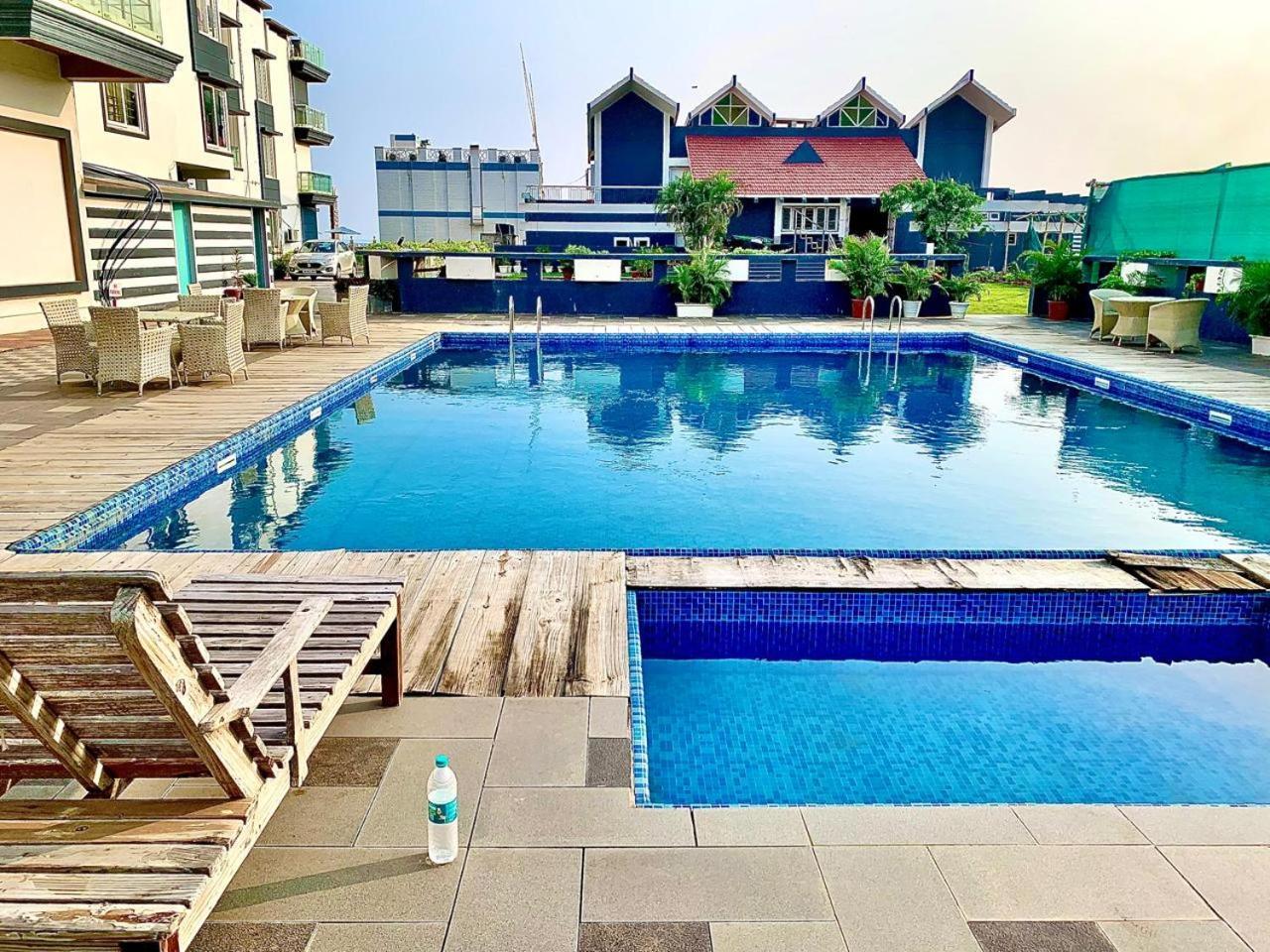 Gr Palace, In Front Of Sea-Beach With Breakfast, Swimming-Pool, Fully Air-Conditioned, Hotel With Parking Availability Пури Экстерьер фото